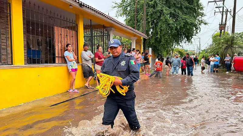 Río Tolome desbordado en Paso de Ovejas